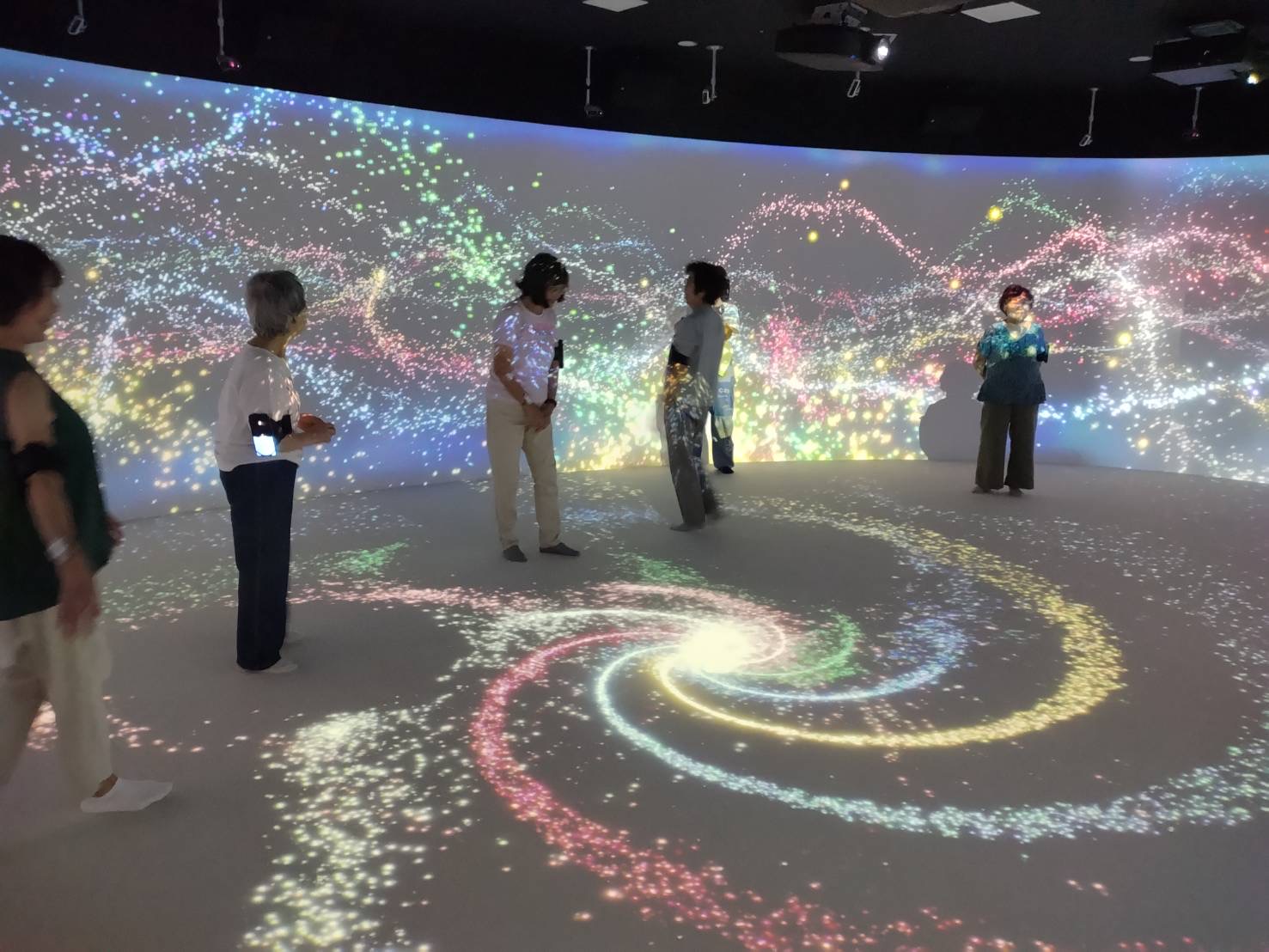 銀杖ウォーク「アシックスで新感覚体験！」